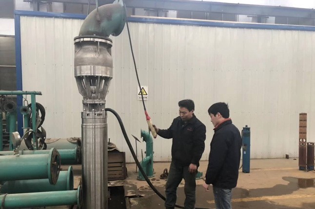 流量1200立方、楊程18米的不銹鋼304材質(zhì)潛水泵測試合格