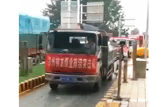 我公司新組織的搶險排澇設(shè)備及人員，出發(fā)馳援焦作災(zāi)區(qū)，兄弟們辛苦了，加油！